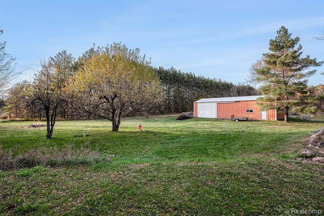 Builiding view thirty for 896 Saginaw, Mayville, MI. 48744