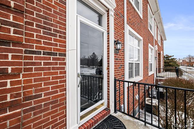 Builiding view fifteen for 43046 Strand, Sterling Heights, MI. 48313