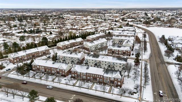 Builiding view fifty two for 43046 Strand, Sterling Heights, MI. 48313