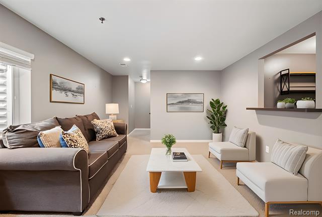 Builiding view five for 43046 Strand, Sterling Heights, MI. 48313