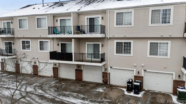 Builiding view forty five for 43046 Strand, Sterling Heights, MI. 48313