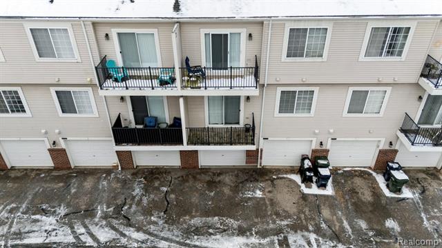 Builiding view forty six for 43046 Strand, Sterling Heights, MI. 48313