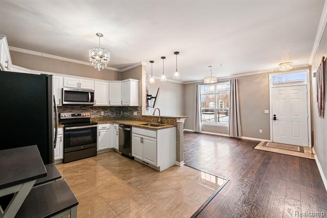 Builiding view nine for 43046 Strand, Sterling Heights, MI. 48313