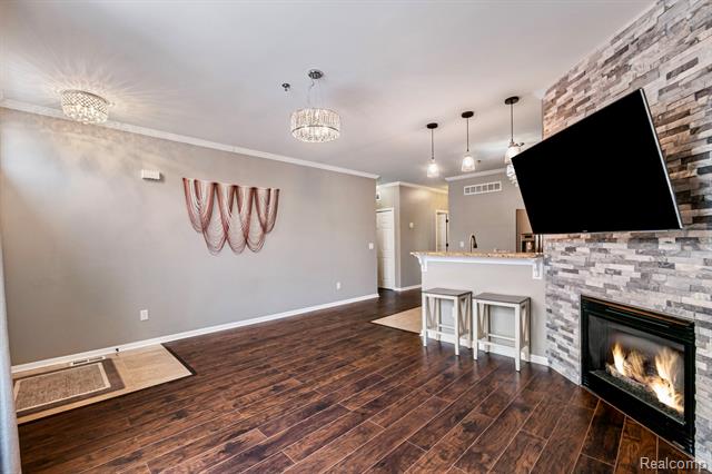 Builiding view nineteen for 43046 Strand, Sterling Heights, MI. 48313