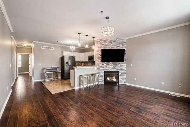 Builiding view seventeen for 43046 Strand, Sterling Heights, MI. 48313