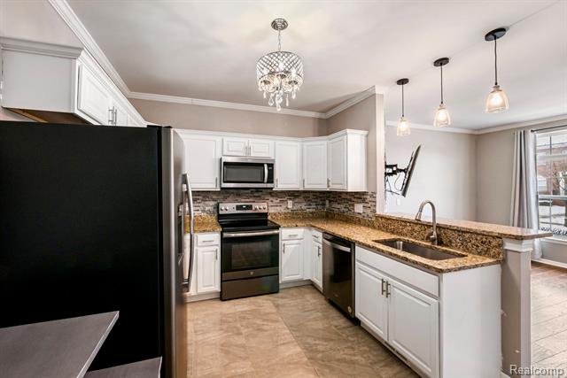 Builiding view ten for 43046 Strand, Sterling Heights, MI. 48313