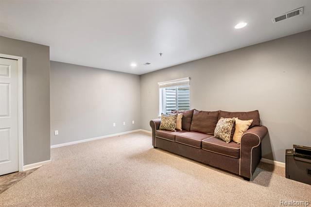 Builiding view thirty four for 43046 Strand, Sterling Heights, MI. 48313