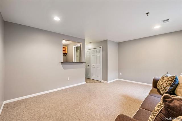 Builiding view thirty three for 43046 Strand, Sterling Heights, MI. 48313