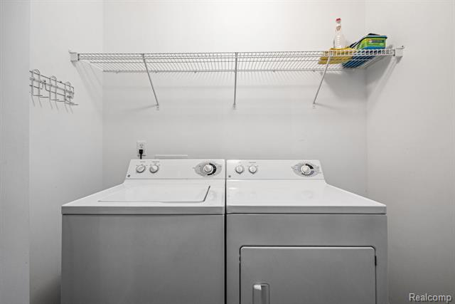 Builiding view thirty two for 43046 Strand, Sterling Heights, MI. 48313