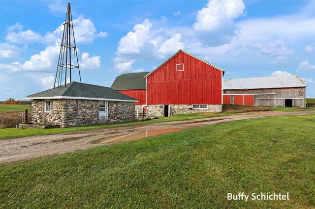 Builiding view seven for 20017 7 Mile, Reed City, MI. 49677