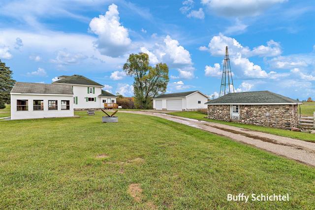 Builiding view sixty for 20017 7 Mile, Reed City, MI. 49677