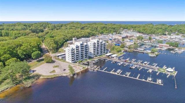 Builiding view forty for 2964 Lakeshore, Muskegon, MI. 49441