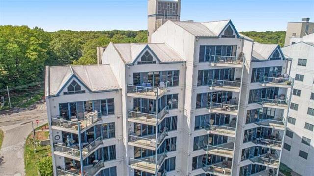 Builiding view thirty seven for 2964 Lakeshore, Muskegon, MI. 49441