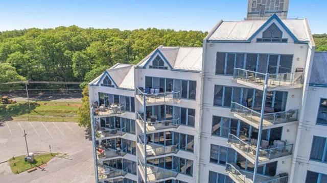 Builiding view thirty six for 2964 Lakeshore, Muskegon, MI. 49441