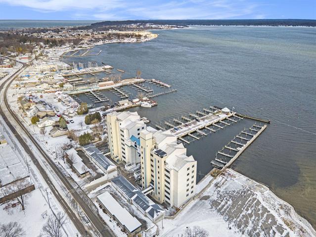 Builiding view twenty eight for 2964 Lakeshore, Muskegon, MI. 49441