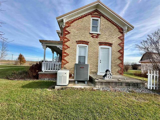 Builiding view six for 5821 Dixon, Vassar, MI. 48768