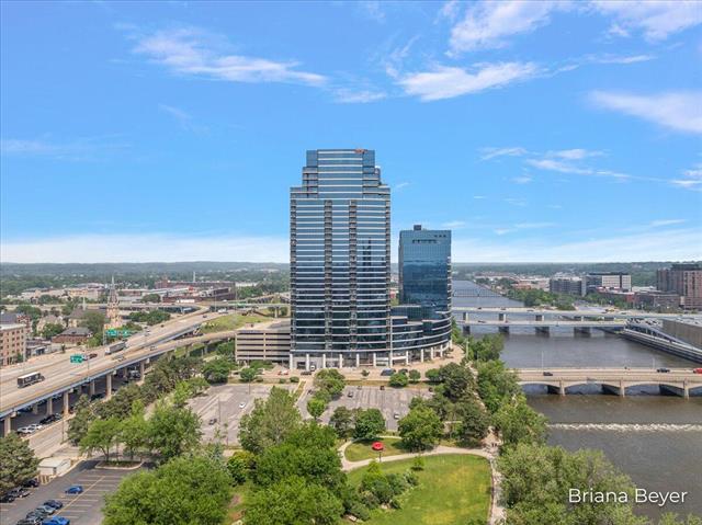 Builiding view seventy one for 335 Bridge, Grand Rapids, MI. 49504