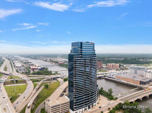 Builiding view sixty two for 335 Bridge, Grand Rapids, MI. 49504