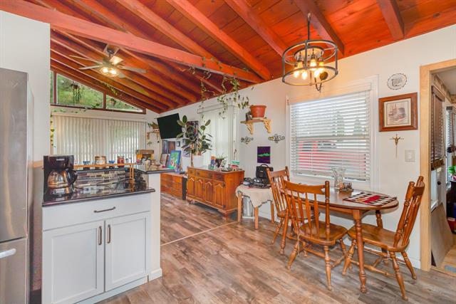 Builiding view eight for 3165 Amelia, Flushing, MI. 48433