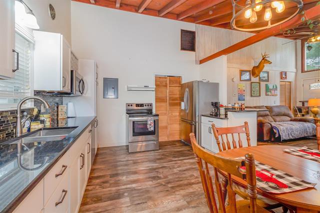 Builiding view five for 3165 Amelia, Flushing, MI. 48433