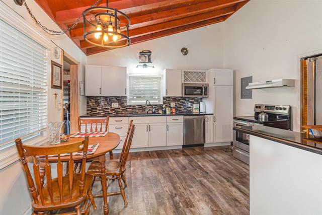 Builiding view seven for 3165 Amelia, Flushing, MI. 48433