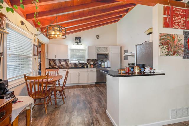 Builiding view six for 3165 Amelia, Flushing, MI. 48433