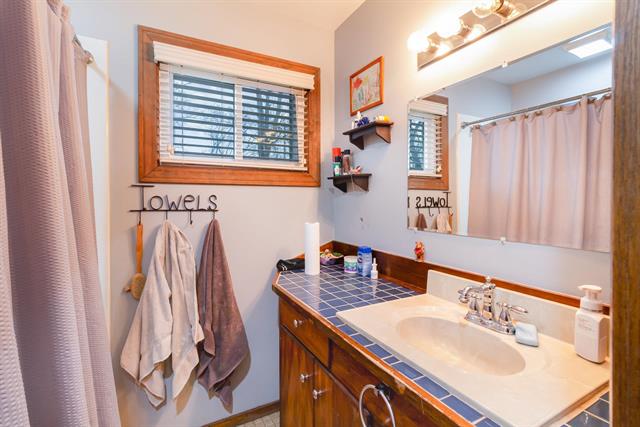 Builiding view thirteen for 3165 Amelia, Flushing, MI. 48433