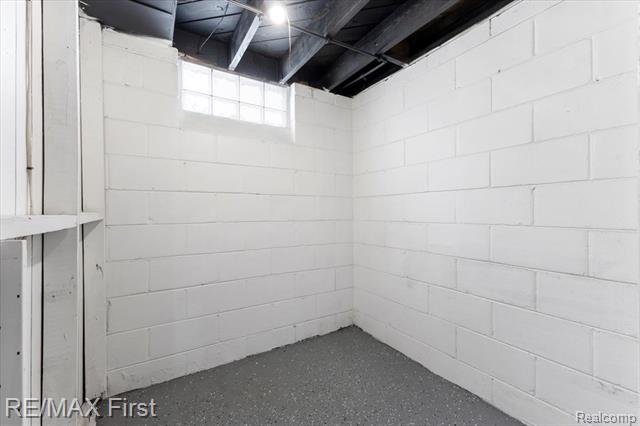 Builiding view fifteen for 1602 Hoffman, Royal Oak, MI. 48067