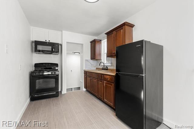 Builiding view two for 1602 Hoffman, Royal Oak, MI. 48067