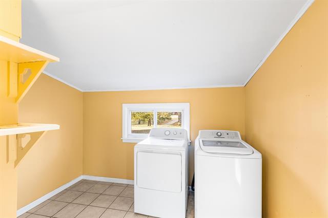 Builiding view sixteen for 3960 Hallett Rd, Hillsdale, MI. 49242