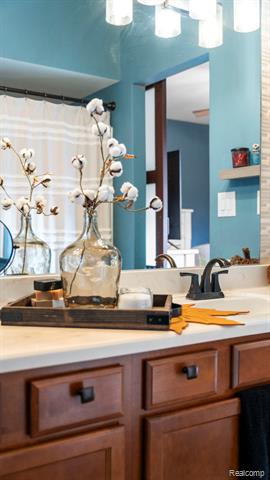 Builiding view eighteen for 225 Oak, Wyandotte, MI. 48192