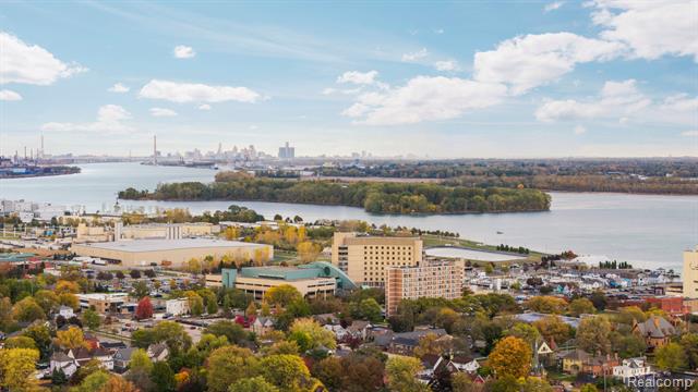 Builiding view thirty three for 225 Oak, Wyandotte, MI. 48192