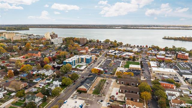 Builiding view thirty two for 225 Oak, Wyandotte, MI. 48192