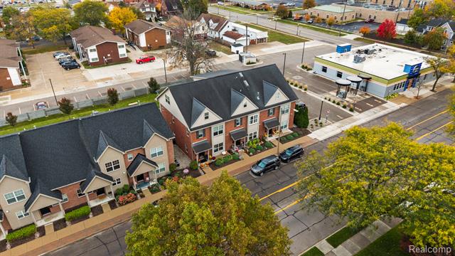 Builiding view thirty for 225 Oak, Wyandotte, MI. 48192