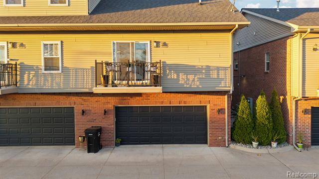 Builiding view twenty eight for 225 Oak, Wyandotte, MI. 48192