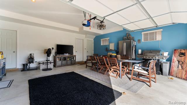 Builiding view twenty seven for 225 Oak, Wyandotte, MI. 48192