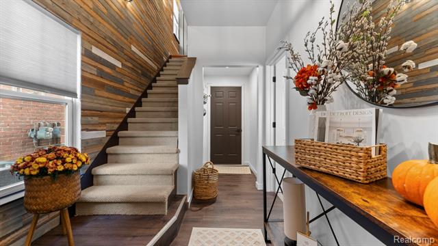 Builiding view two for 225 Oak, Wyandotte, MI. 48192