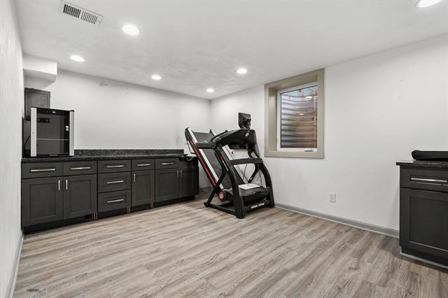 Builiding view twenty for 16 Charles E, Battle Creek, MI. 49015