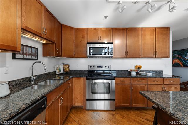 Builiding view eighteen for 2003 Brooklyn, Detroit, MI. 48226