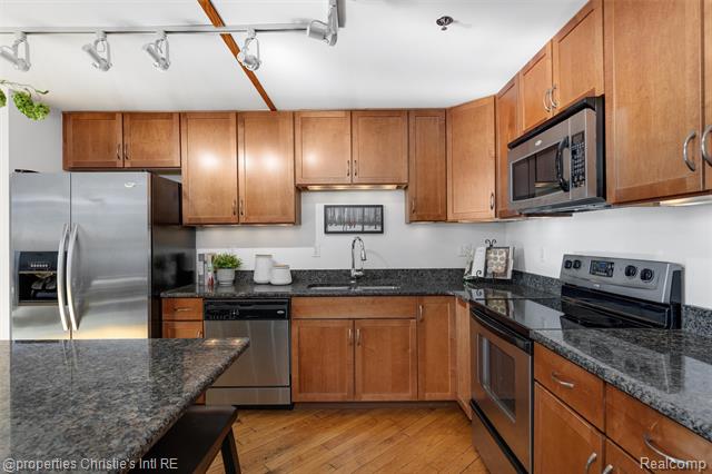 Builiding view fifteen for 2003 Brooklyn, Detroit, MI. 48226