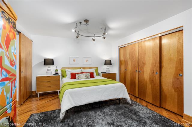 Builiding view five for 2003 Brooklyn, Detroit, MI. 48226