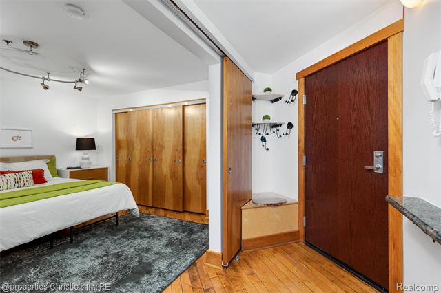 Builiding view four for 2003 Brooklyn, Detroit, MI. 48226