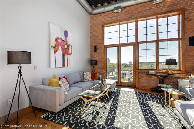 Builiding view nineteen for 2003 Brooklyn, Detroit, MI. 48226