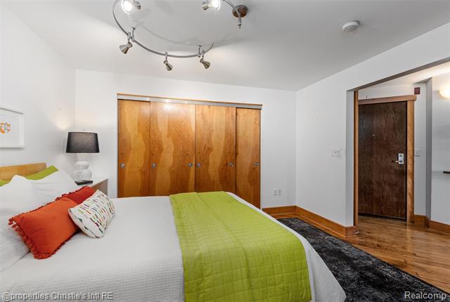 Builiding view seven for 2003 Brooklyn, Detroit, MI. 48226