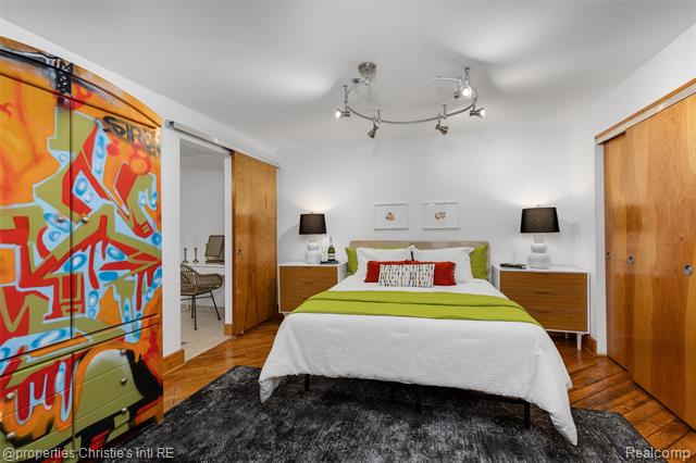 Builiding view six for 2003 Brooklyn, Detroit, MI. 48226