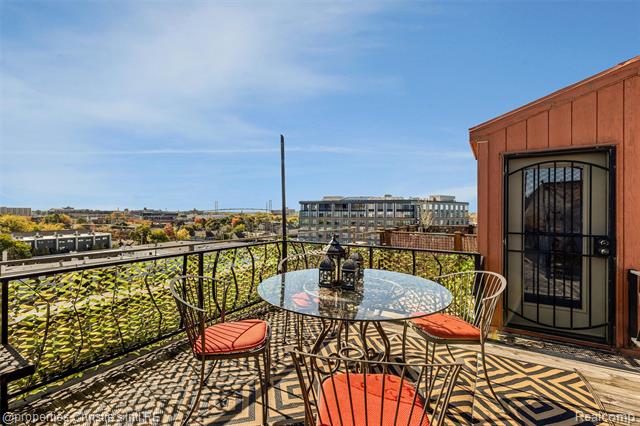 Builiding view thirty five for 2003 Brooklyn, Detroit, MI. 48226