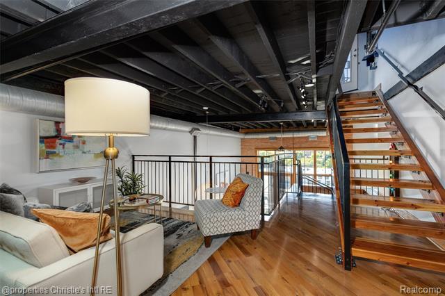 Builiding view thirty two for 2003 Brooklyn, Detroit, MI. 48226