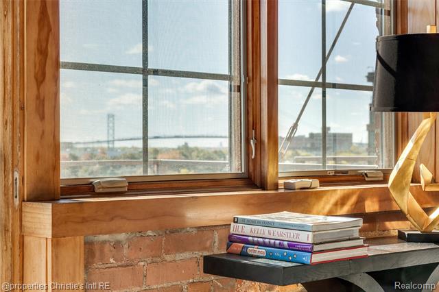 Builiding view twenty one for 2003 Brooklyn, Detroit, MI. 48226