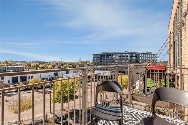 Builiding view twenty for 2003 Brooklyn, Detroit, MI. 48226