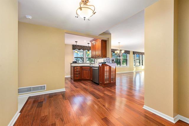 Builiding view ten for 471 South, Kalamazoo, MI. 49007